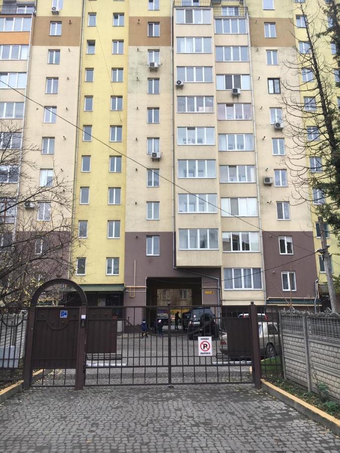 Vyshyvanka In The City Centre Ivano-Frankivsk Buitenkant foto